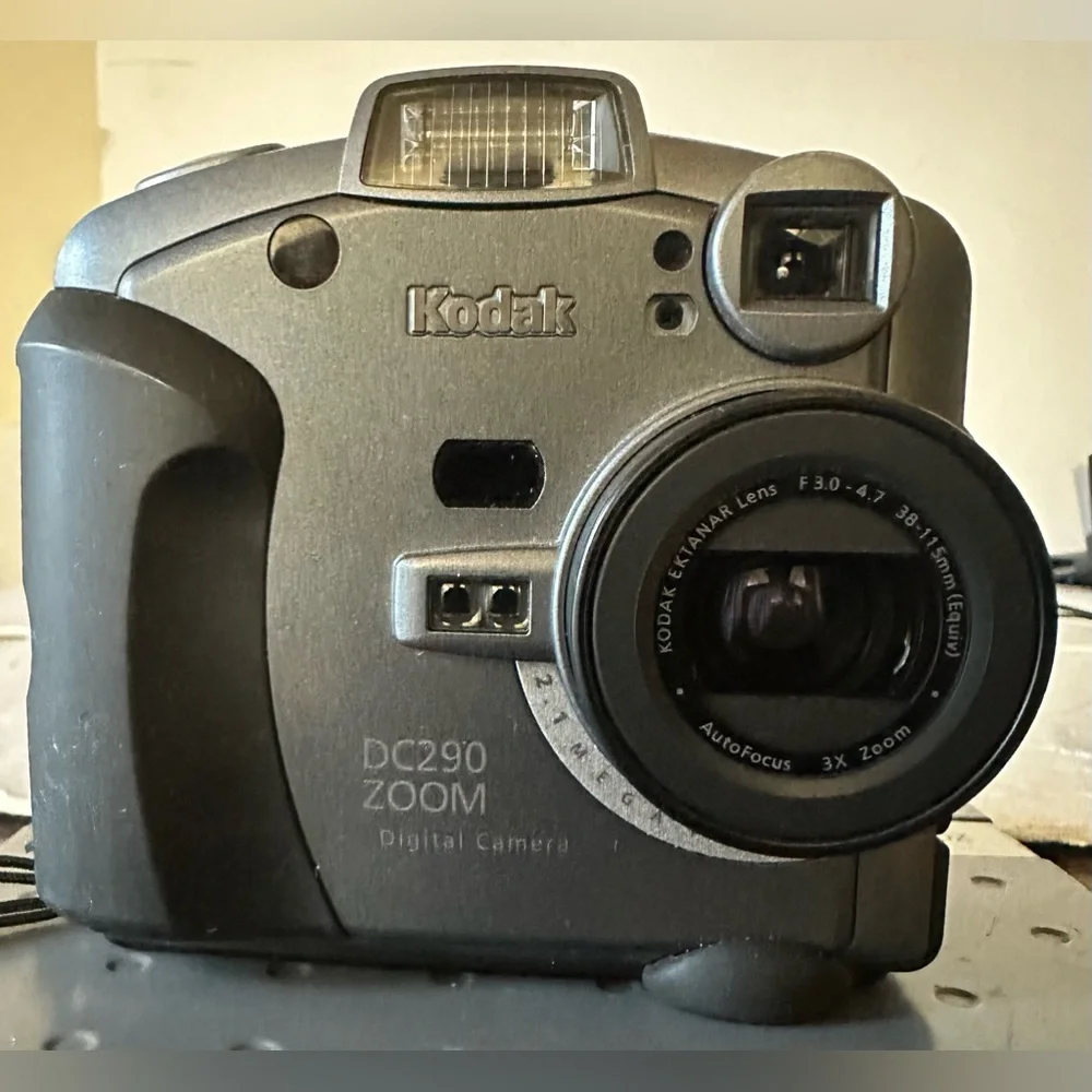 Vintage Kodak DC 290 Zoom 2.1MP Digital Point & Shoot Photo Camera Gray